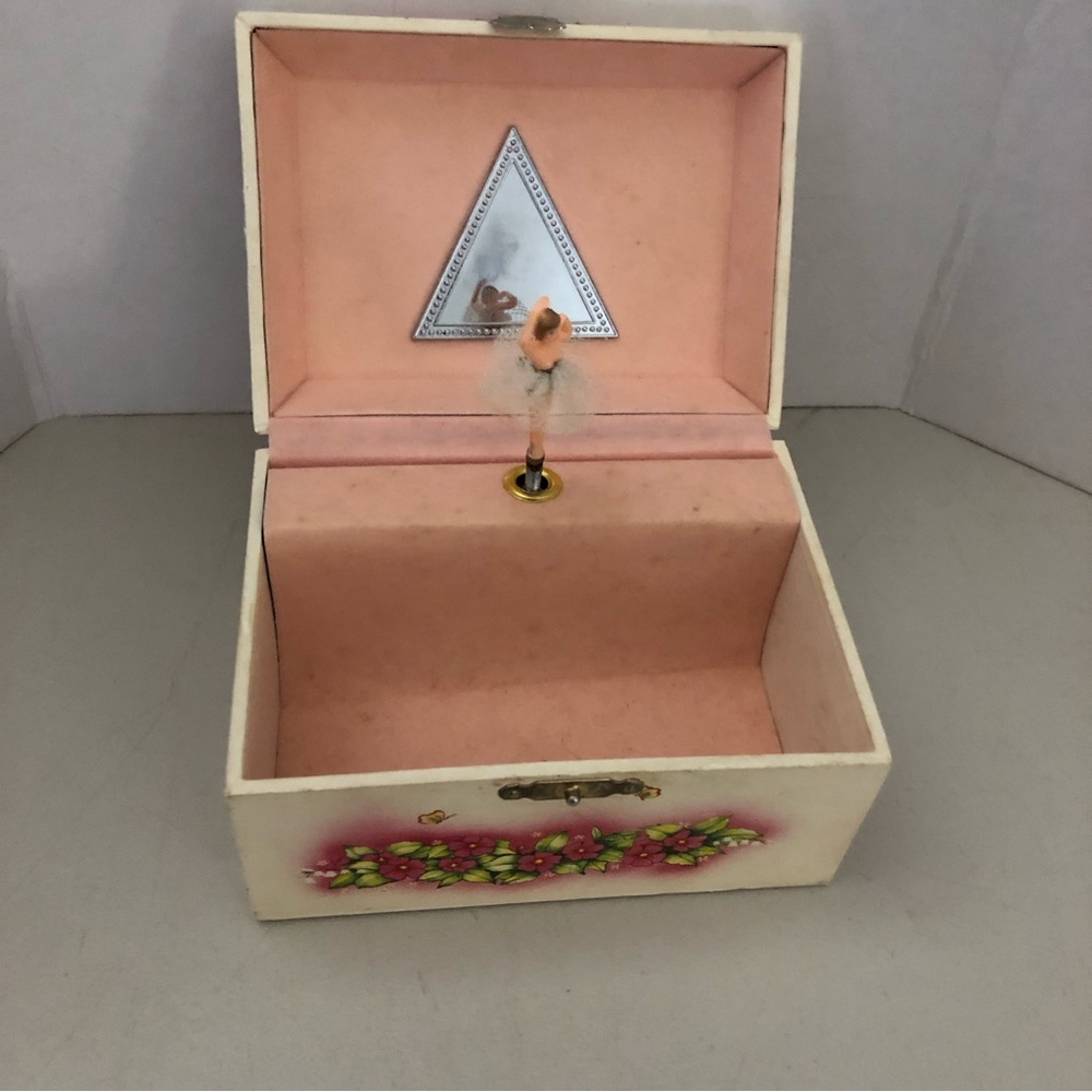 Vintage Jewelry Music Box London Bridge Birthday Puppy Kittens - Picture 8 of 9